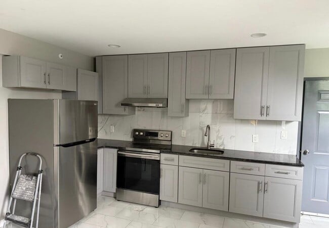 Foto del edificio - 2108 Ridge Ave