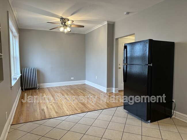 Foto del edificio - 5605 W Wabansia Ave