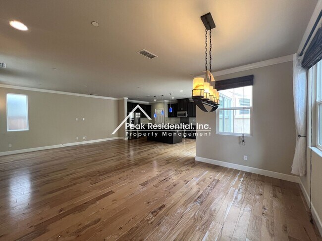 Foto del edificio - A Beautiful Folsom 4bd/3ba House with 2 Car Garage!