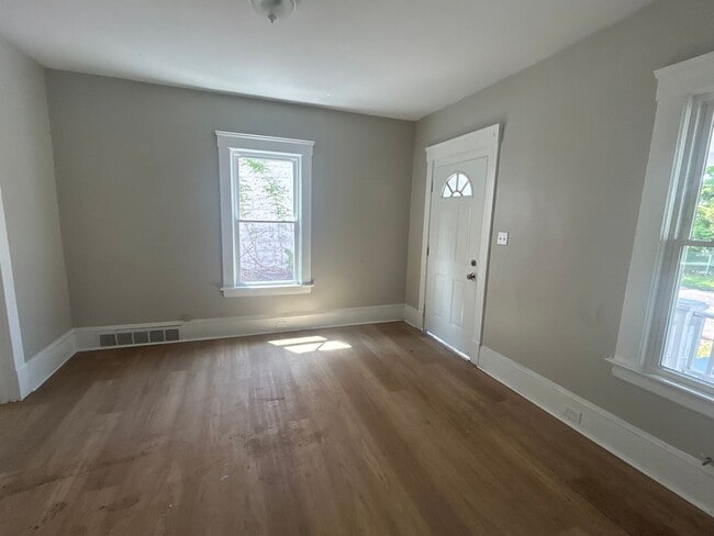 Building Photo - 1005 E 74th St