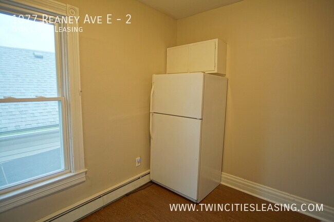Building Photo - Upper Level Duplex with 4 Bedrooms!