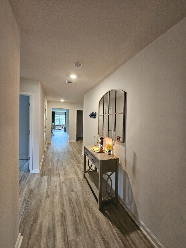 Foto del edificio - "Experience Comfort and Style in this 4-Bed Oasis with Granite Elegance"
