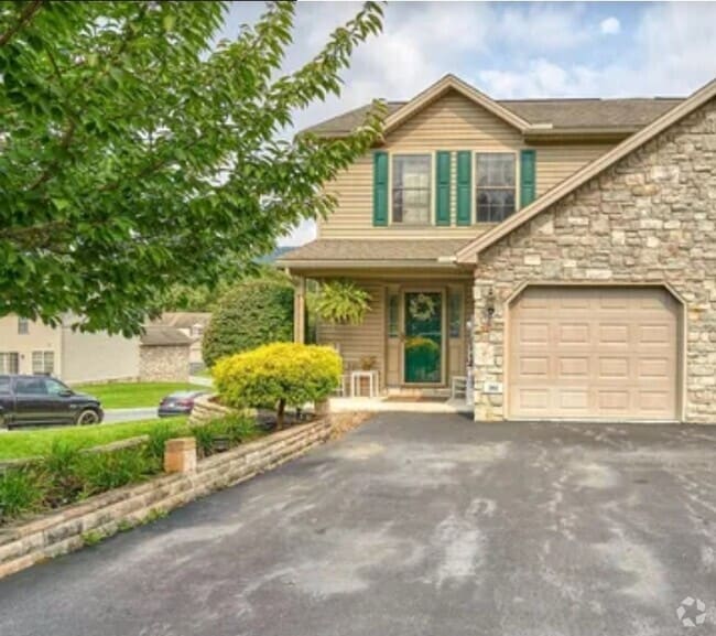 Building Photo - 202 Fawn Ct