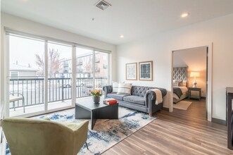 Building Photo - 1310 W College Ave