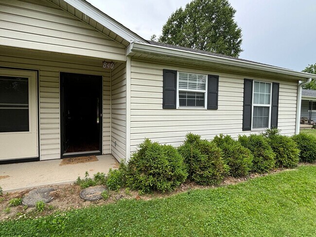 Building Photo - Peru Street