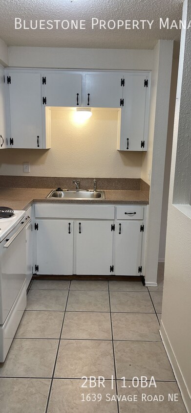 Foto principal - 2 Bedroom 1 Bath in Salem Available June!