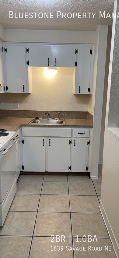 Primary Photo - 2 Bedroom 1 Bath in Salem Available June!