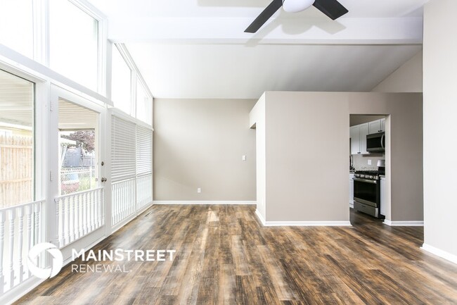 Building Photo - 3230 Vanderberg Ave