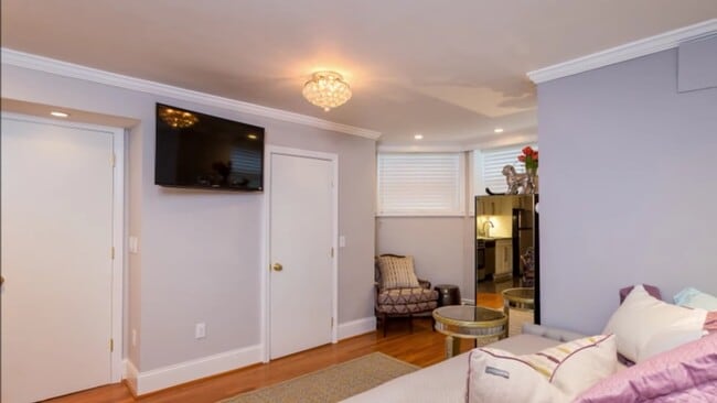 Building Photo - 365 Beacon St