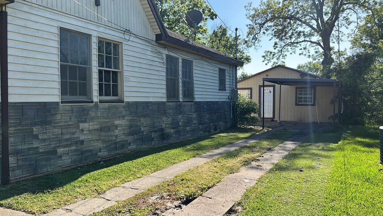 Primary Photo - 3220 Shannon Ave
