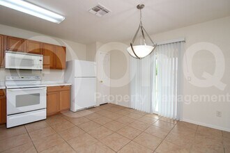 Building Photo - 667 W Jardin Dr