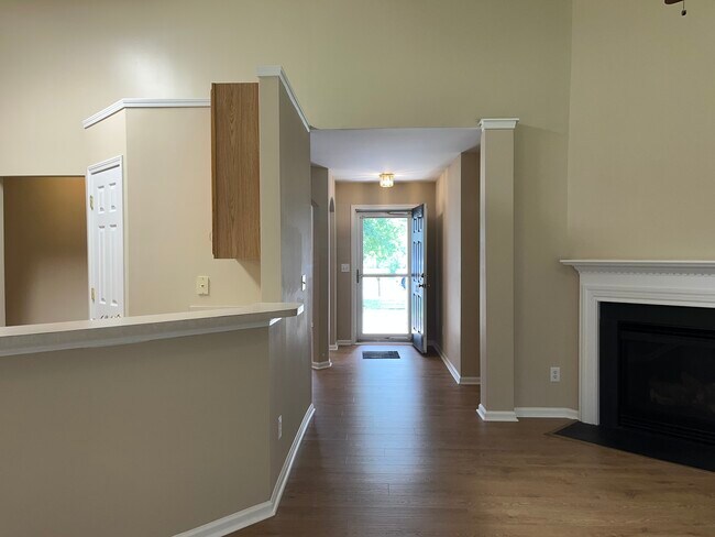 Building Photo - 223 Summit Park Ct