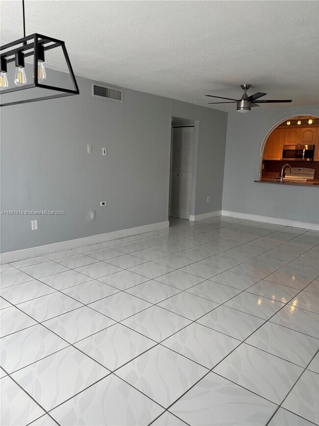 Foto del edificio - 8883 Fontainebleau Blvd