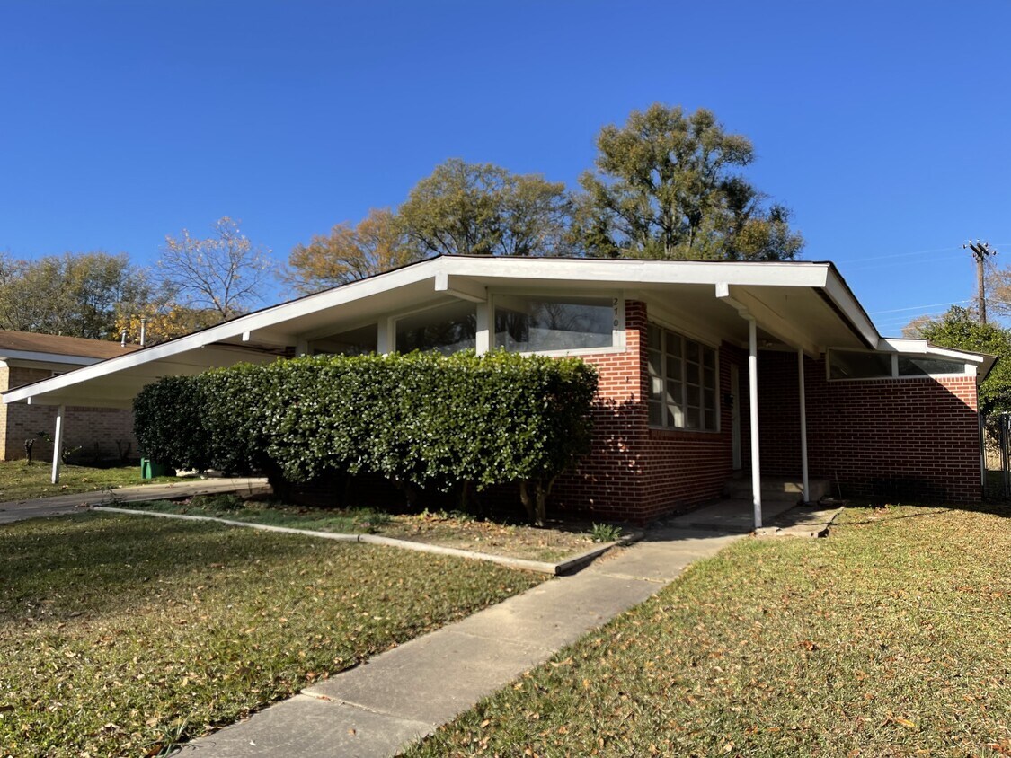 Foto principal - 2704 Charlotte St