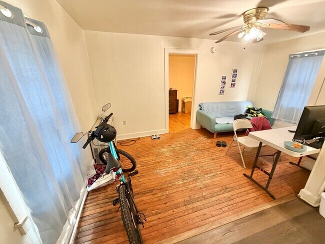 Foto del edificio - 233-235 North Willard Street