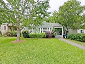 Building Photo - 712 47th Way S
