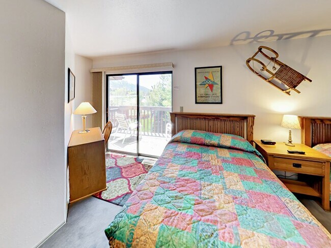 Foto del edificio - 8014 Sunnyoak Cir