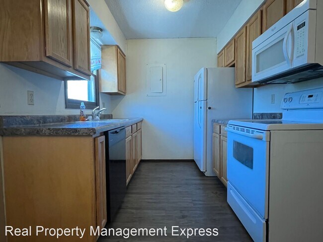 Building Photo - 2 br, 1 bath Apartment - 1509 East Nye Str...