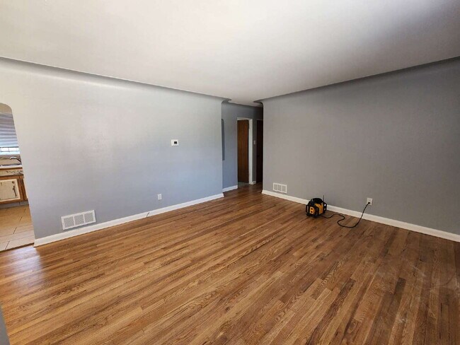 Building Photo - Charming 2 Bed 1 Bath in Park Hill!