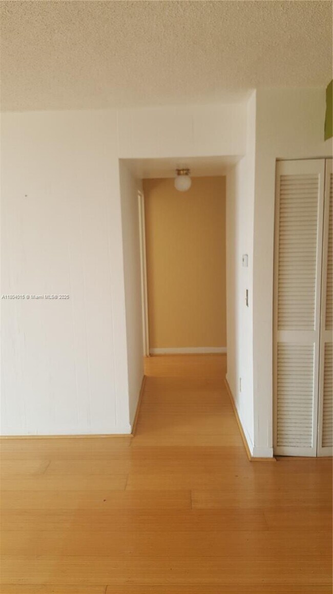 Foto del edificio - 2020 NE 135th St