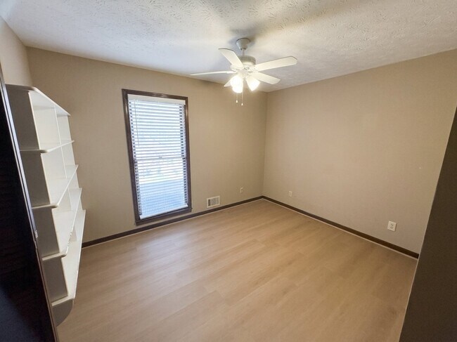 Foto del edificio - 5545 Little Bear Dr