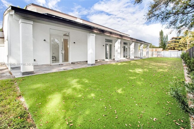 Building Photo - 425 SW 129th Ave