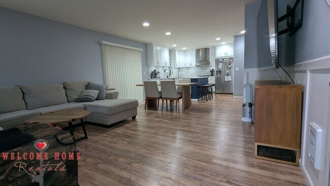 Foto del edificio - Flowing floorplan, minutes from I-5!!!