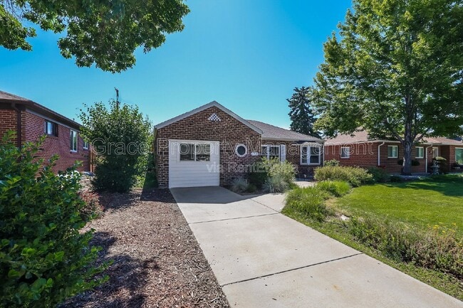 Building Photo - 2856 Elm St