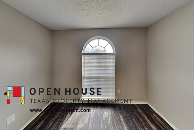Building Photo - 103 Sipes Ct Arlington