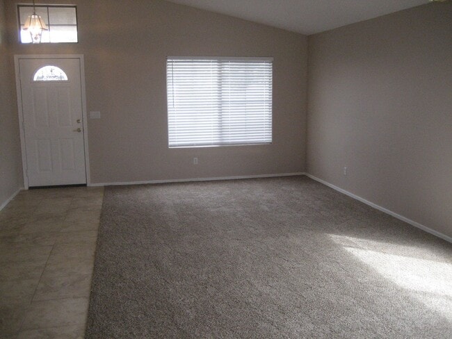 Building Photo - 3819 E Kings Ave