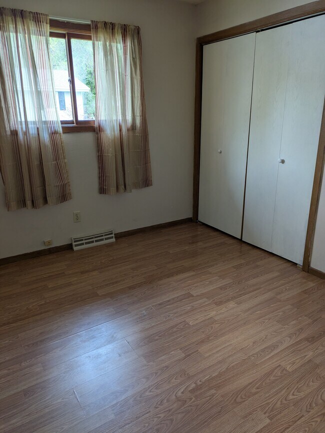 Foto del edificio - 1230 S Thompson Dr