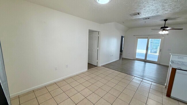 Foto del edificio - 9125 Laird St