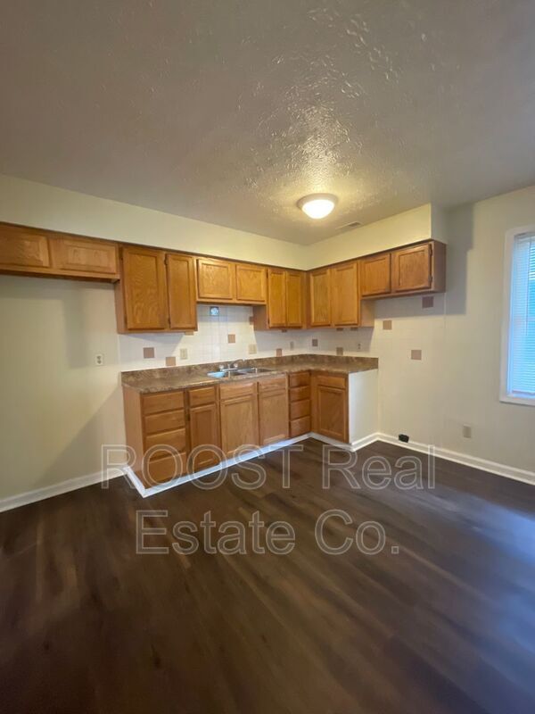 Building Photo - 641 Siebert St.