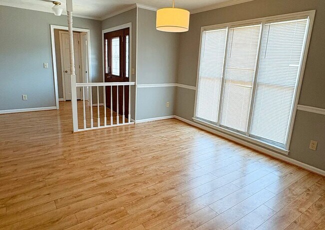 Foto del edificio - 2251 Birchwood Dr