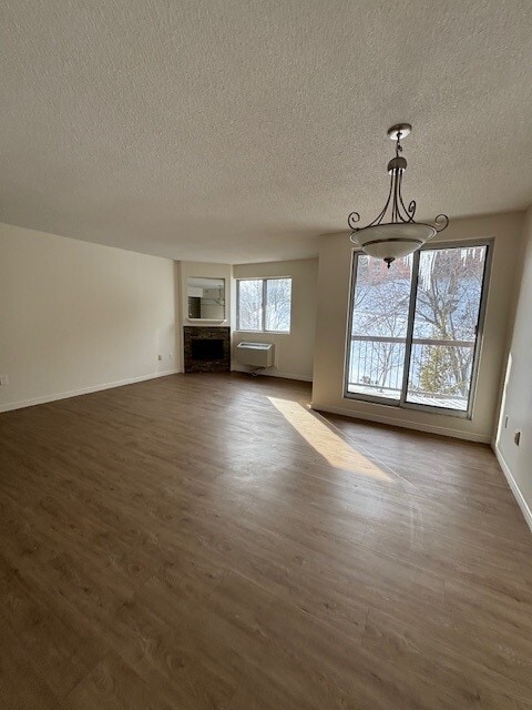 Building Photo - Westmount Villa 2