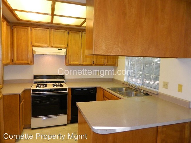Building Photo - 416 Lakeside Way