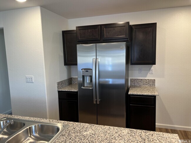 Foto del edificio - 9255 Logan Creek Rd