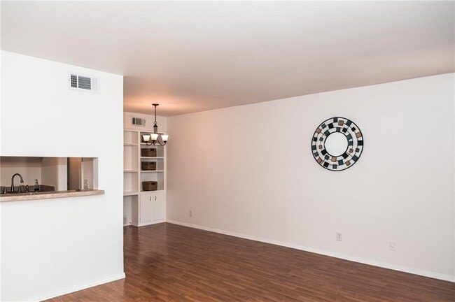 Foto del edificio - 2425 Ashdale Dr