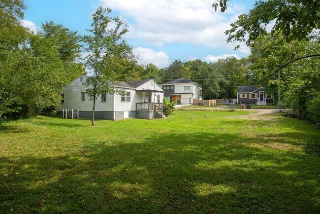 Building Photo - Great Location!!!