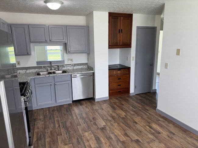 Building Photo - 475 Broadview Ct