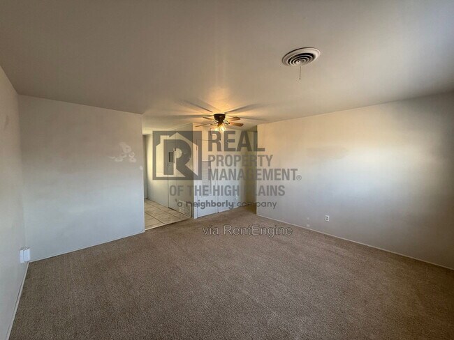 Foto del edificio - 301 Teakwood St