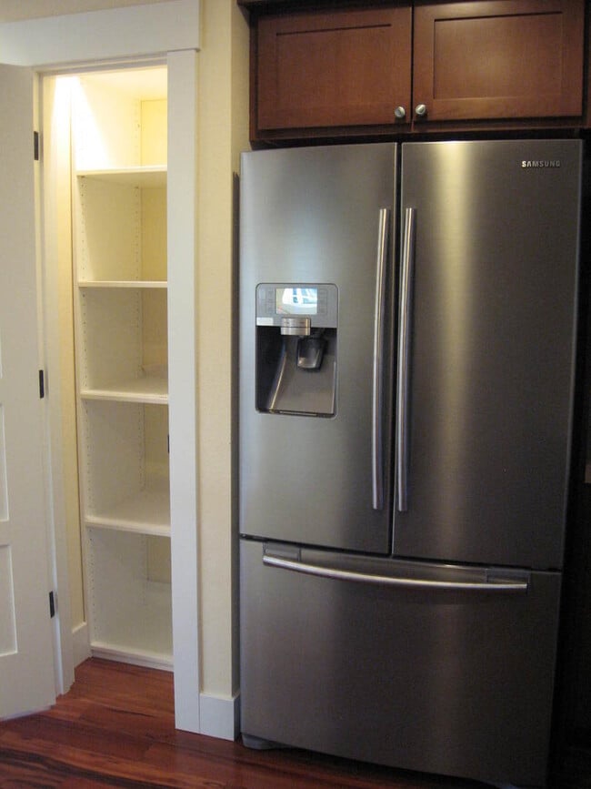 Building Photo - Beautiful finishes, Platinum LEED Certifie...