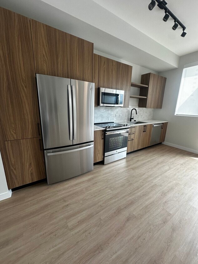 Primary Photo - 11030 N Bayshore Dr