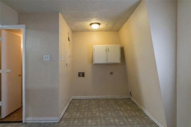 Building Photo - 10850 Shiloh Rd