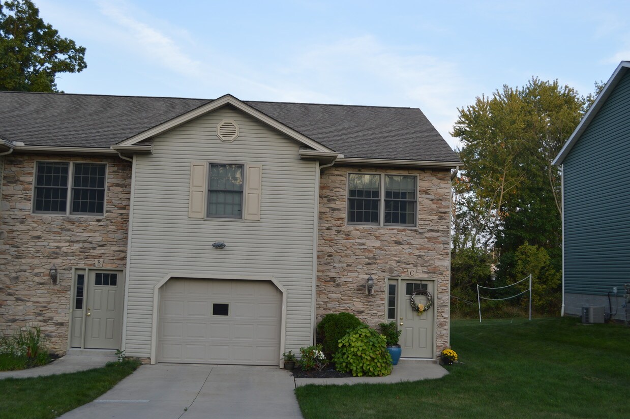 479 Sparrow Way, Wadsworth, OH 44281 Townhome Rentals in Wadsworth OH