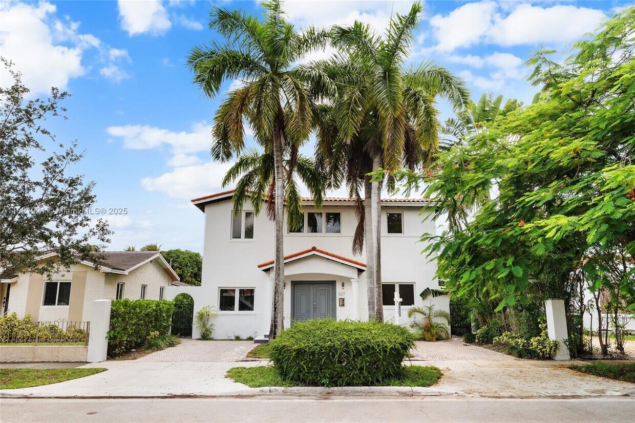 Foto principal - 527 SW 20th Rd
