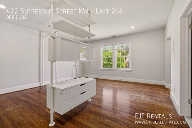 Foto del edificio - 422 Butternut St NW