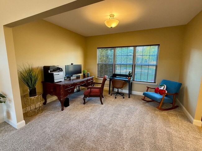 Building Photo - 5005 Double Tree Dr