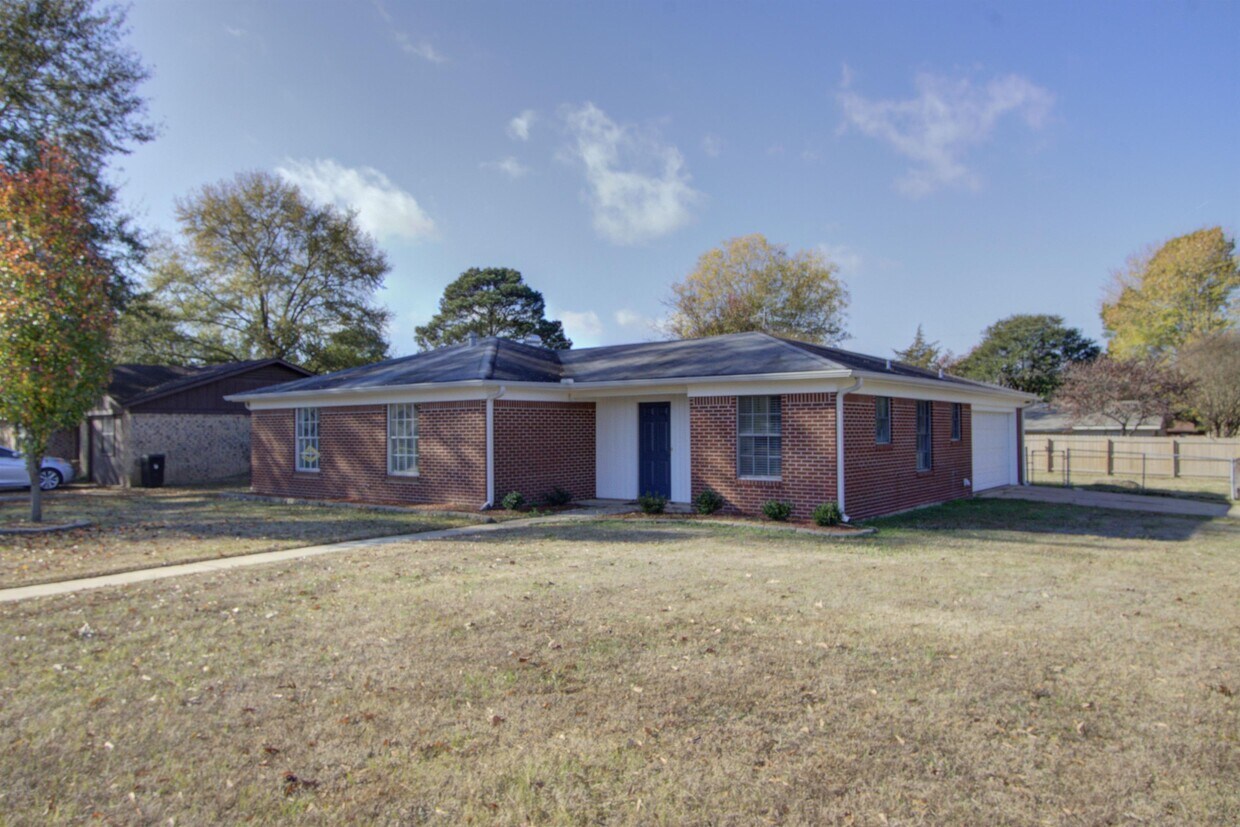 Primary Photo - 4907 Fernwood Dr