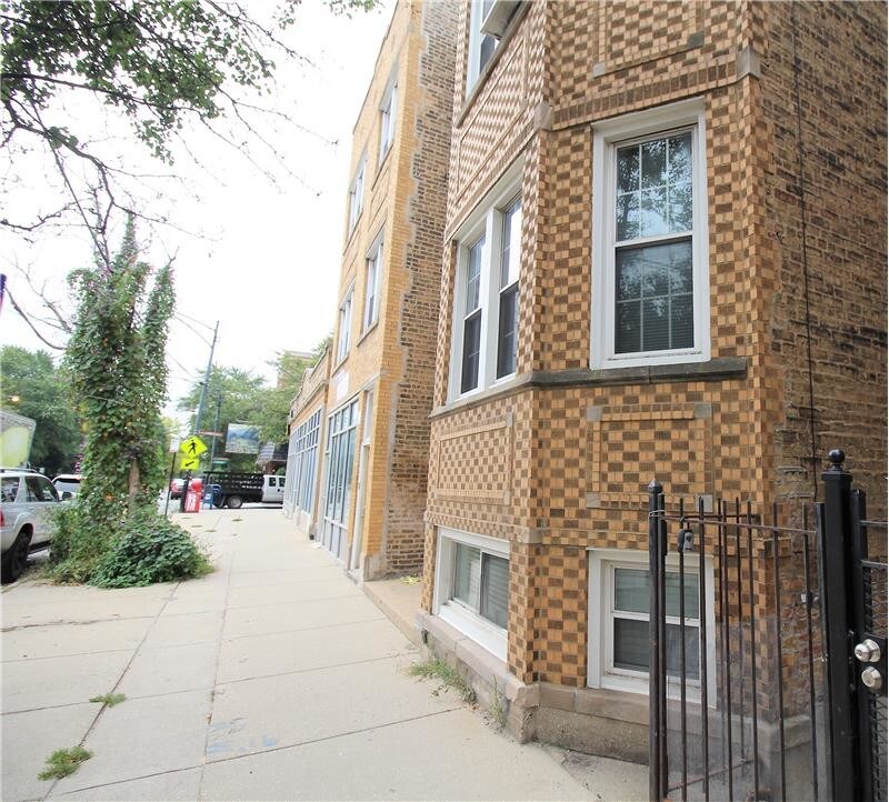 Primary Photo - 3906 N Ashland Ave